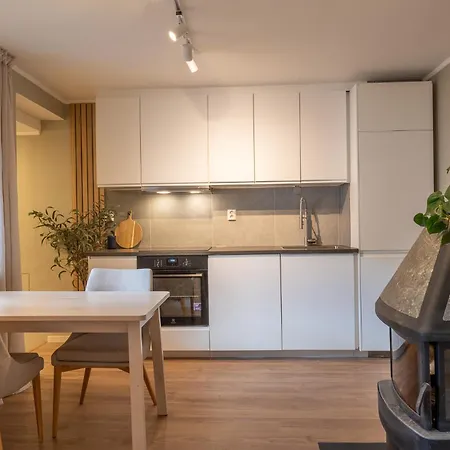 Central Family Apartment - Well Equipped And Newly Renovated