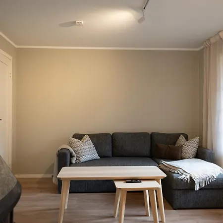 Central Family Apartment - Well Equipped And Newly Renovated *