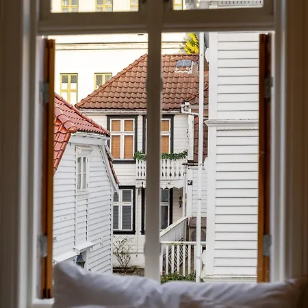 Central Family Apartment - Well Equipped And Newly Renovated *